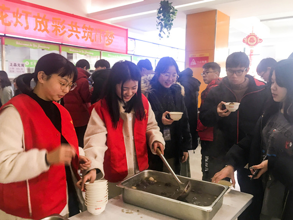 猜燈謎，鬧元宵—南京新華不一樣的元宵節(jié)