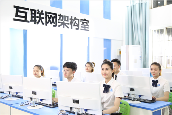 【媒體關(guān)注】為什么學(xué)互聯(lián)網(wǎng)新技術(shù)，要來(lái)新華？