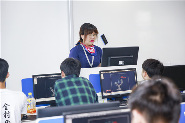 女孩子讀什么技校好？