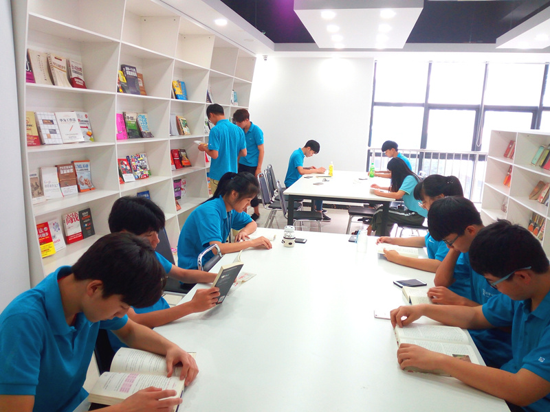 技校里面有什么<a href=http://njxh.cn target=_blank class=infotextkey>專業(yè)</a>？適合初中去學(xué)習(xí)么？