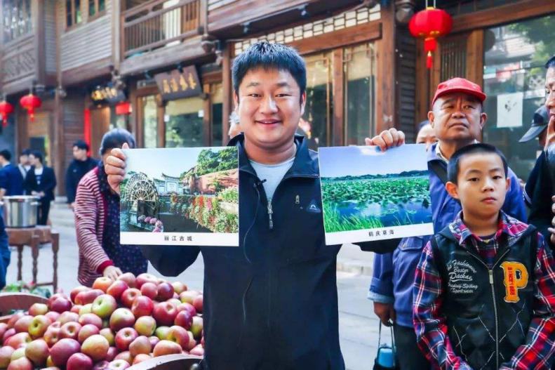 抖音達(dá)人石榴哥化身嗨學(xué)體驗(yàn)官，空降新華引爆直播間