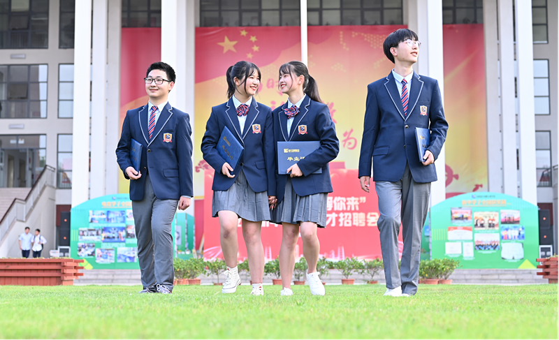 12位學(xué)霸天團(tuán)推薦新華電腦學(xué)校，你不了解一下嗎？