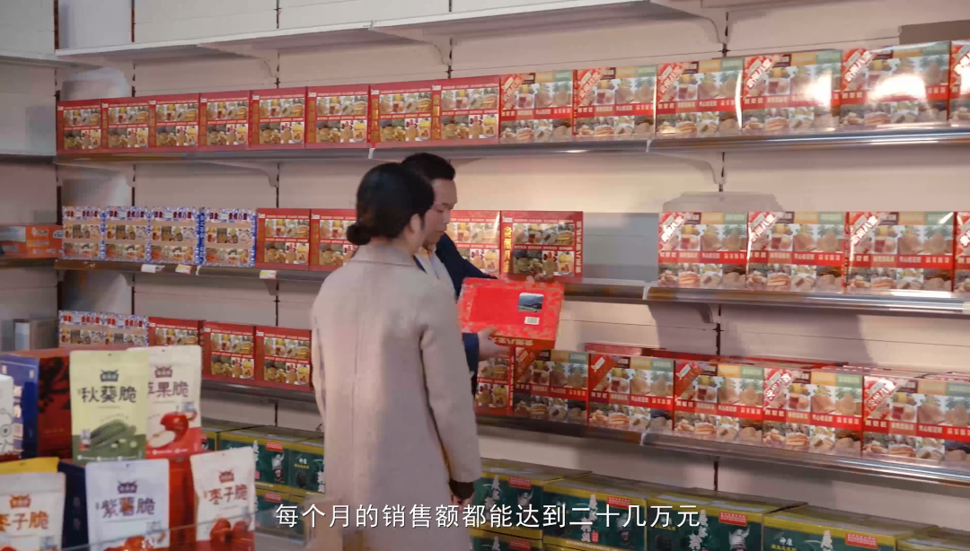 “新華電腦學(xué)校就像一座橋，把我和家鄉(xiāng)連接在一起！”