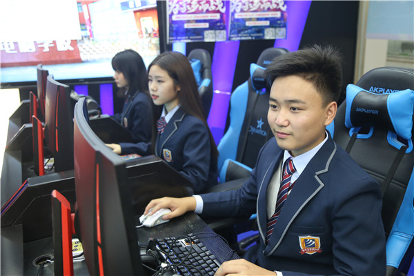 中考之后，如何選擇電競<a href=http://njxh.cn target=_blank class=infotextkey>專業(yè)</a>學(xué)校？