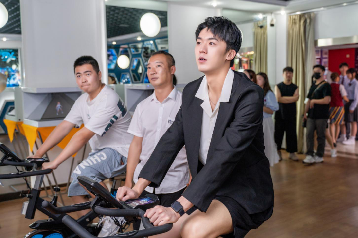 明星帶路|盧東旭探秘校園黑科技，直擊新華硬實力！