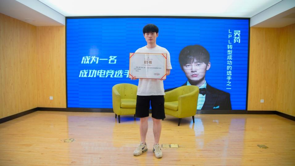 傳遞向上力量！新華電腦學(xué)校《老師來(lái)了》7月繼續(xù)開講！