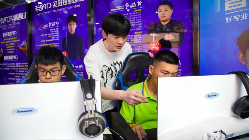 傳遞向上力量！新華電腦學(xué)?！独蠋焷?lái)了》7月繼續(xù)開講！