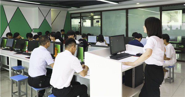 南京新華結(jié)課答辯|你們的成長，我們來見證！