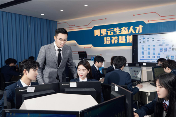 為什么新職教法引起社會熱議，新華帶你了解