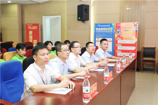 為幫助我校學(xué)生明確職業(yè)生涯規(guī)劃，確定個人職業(yè)方向，強化職業(yè)規(guī)劃意識，更好地樹立個人理想，2022年7月29日，南京新華電腦專修學(xué)校在學(xué)術(shù)報告廳舉行第十二屆職業(yè)生涯規(guī)劃演講大賽
