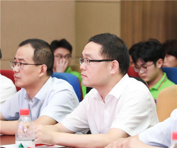 為幫助我校學(xué)生明確職業(yè)生涯規(guī)劃，確定個人職業(yè)方向，強化職業(yè)規(guī)劃意識，更好地樹立個人理想，2022年7月29日，南京新華電腦專修學(xué)校在學(xué)術(shù)報告廳舉行第十二屆職業(yè)生涯規(guī)劃演講大賽