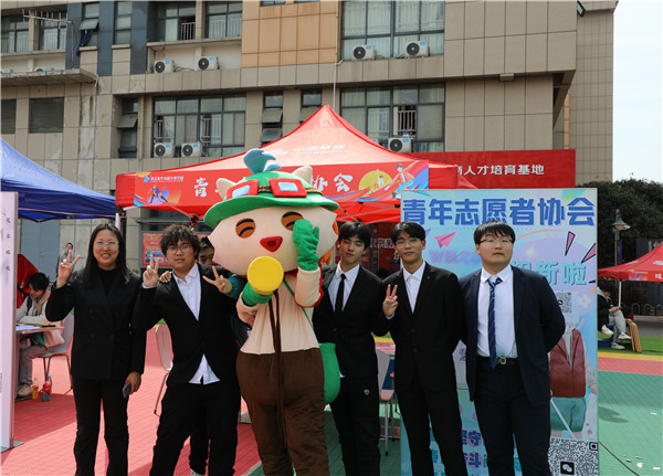 追光有“你”，歡迎“新”上人 南京新華電腦專修學(xué)校2024年春季社團招新大會順利收官