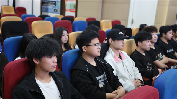 南京新華VR智能建筑裝飾<a href=http://njxh.cn target=_blank class=infotextkey>專(zhuān)業(yè)</a>CAD結(jié)課答辯圓滿(mǎn)結(jié)束