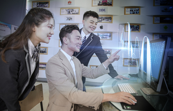 2020年學(xué)WEB前端開發(fā)專業(yè)的前景如何？