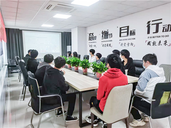 企業(yè)招聘進(jìn)校園，助力學(xué)生高質(zhì)量就業(yè)