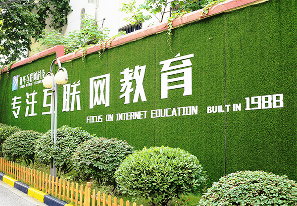 【媒體關(guān)注】新華電腦學(xué)校的專業(yè)怎么樣，能緊跟市場(chǎng)需求嗎？