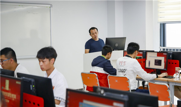 初中畢業(yè)上職業(yè)學校好么？