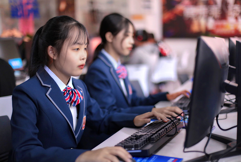 初高中女生學(xué)什么專業(yè)好？女生最吃香的互聯(lián)網(wǎng)熱門專業(yè)排名出爐！