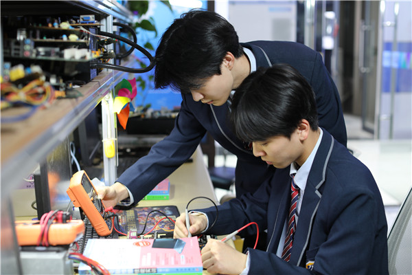 波士頓動力Atlas展示強化學(xué)習(xí)新成果，工業(yè)機器人行業(yè)未來前景廣闊