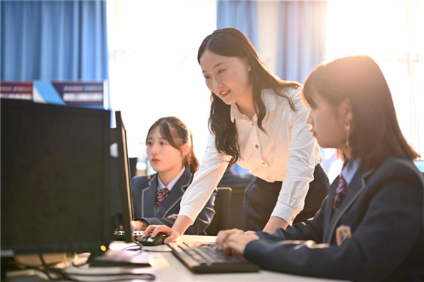 全案設(shè)計(jì)行業(yè)逆勢(shì)增長(zhǎng)，南京新華AI數(shù)字全案設(shè)計(jì)師專業(yè)賦能未來(lái)創(chuàng)意職場(chǎng)