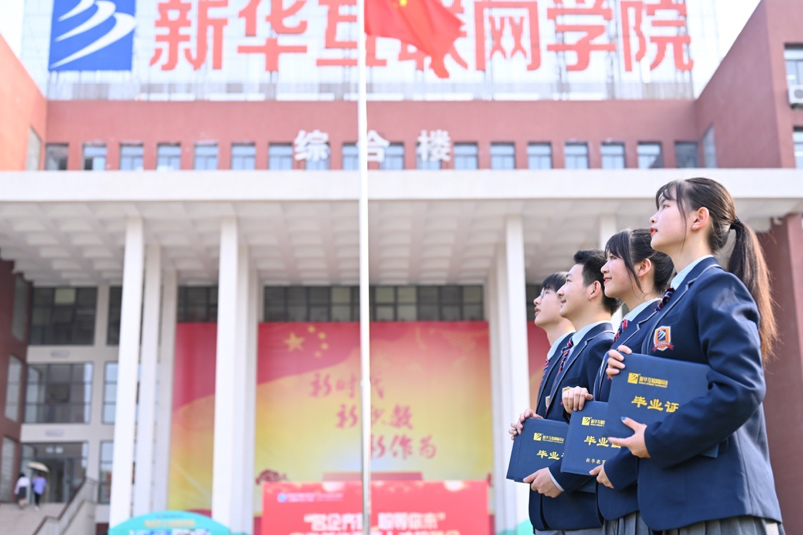 傳遞向上力量！新華電腦學(xué)?！独蠋焷砹恕?月繼續(xù)開講！